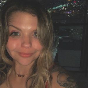 Meet your Posher, Caitlyn